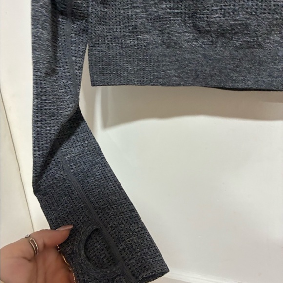 Women's Gray Long Sleeve Crop Active Top Size M - Picture 2 of 4